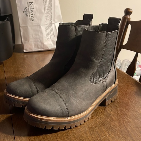 Buckle Shoes - Chelsea ankle boots from buckle.